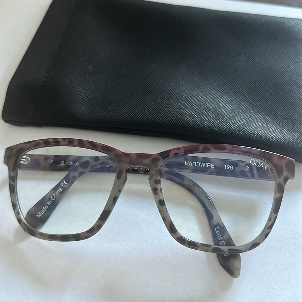 QUAY blue light glasses